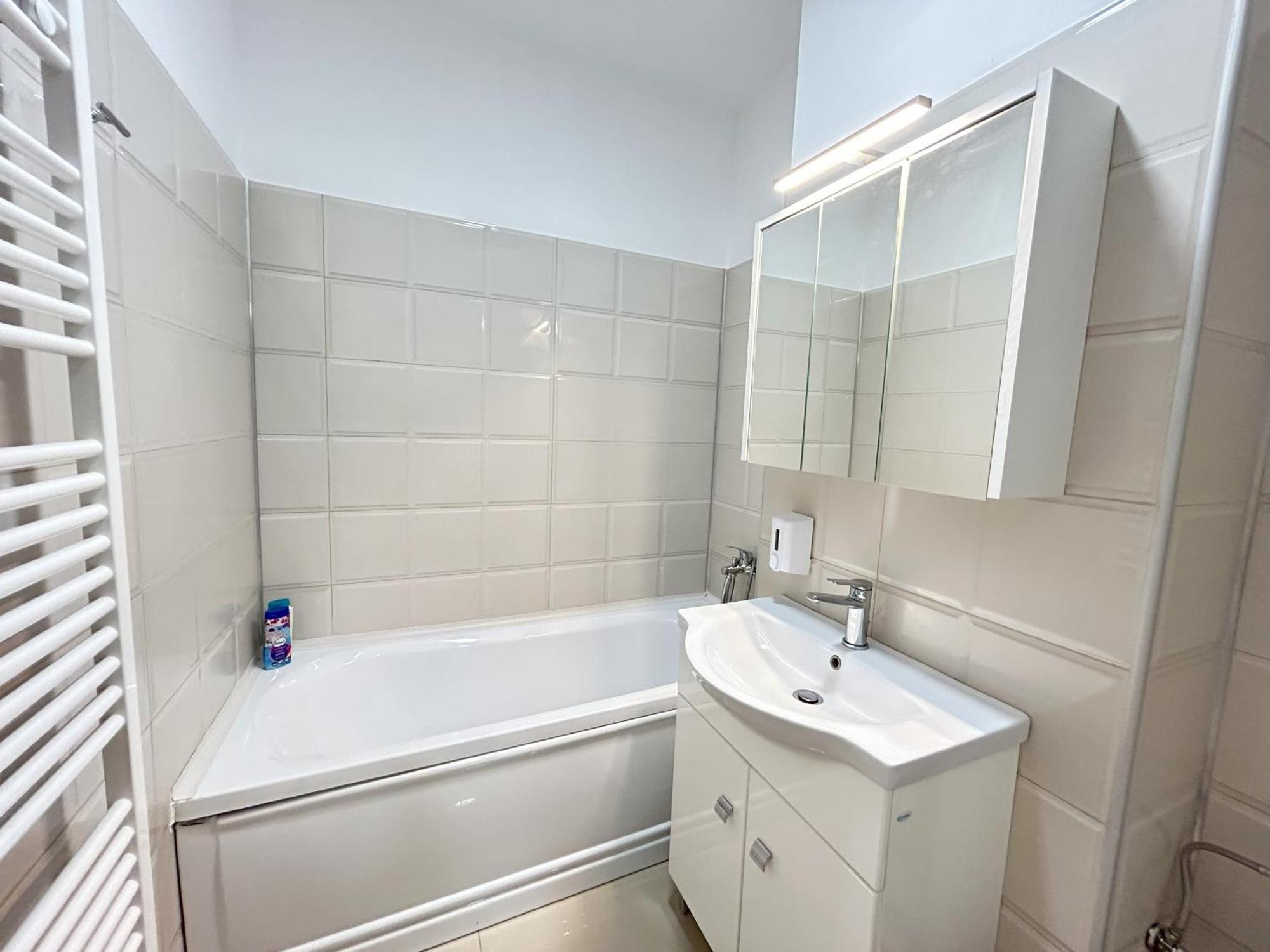 ブカレストUrban Retreat With Balcony At Exigent Plaza - 06アパートメント エクステリア 写真